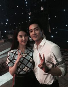 刘亦菲与宋承宪分手8年，八卦媒体曝其感情现状，网友评论区“跑偏”引热议_中国娱乐网_内地香港澳门台湾电影电视歌曲娱乐明星新闻