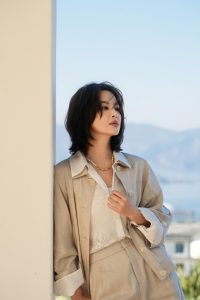 影后辛芷蕾跨界录制旅综！与李宇春高叶倪妮同游新疆 街头亲切打招呼_中国娱乐网_内地香港澳门台湾电影电视歌曲娱乐明星新闻