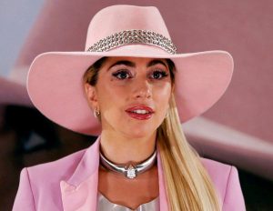 Lady Gaga拍日本广告不为卖新品 邀你到便利商店打工_中国娱乐网_内地香港澳门台湾电影电视歌曲娱乐明星新闻