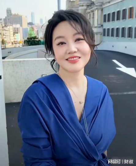 闫妮金鹰奖误以为获奖，提前跟胡歌庆祝，结果乌龙，没拿奖却比视后还火_中国娱乐网_内地香港澳门台湾电影电视歌曲娱乐明星新闻