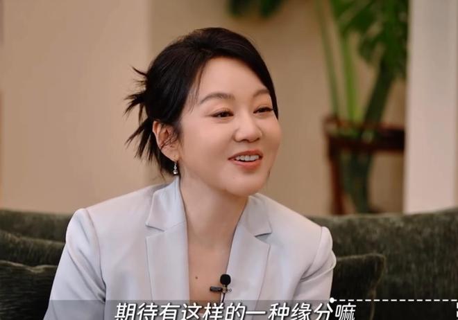 55岁闫妮自曝一直单身仍相信爱情,有人给她介绍对象,听到对方50多岁直言太老