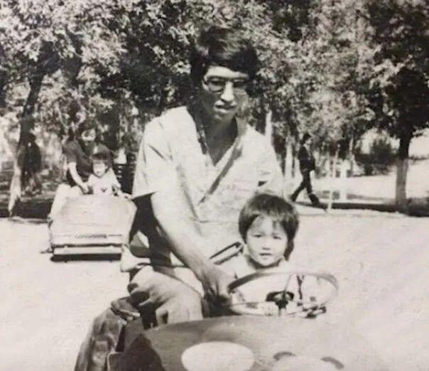 佟丽娅离婚5年，儿子还以为一家三口很幸福？她的另一副面孔，藏得太深了