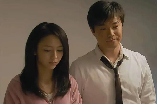 佟丽娅离婚5年，儿子还以为一家三口很幸福？她的另一副面孔，藏得太深了