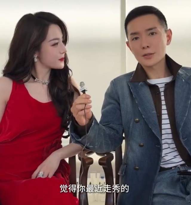 迪丽热巴回应被夸最近走秀功力见长?笑称“名模来的”
