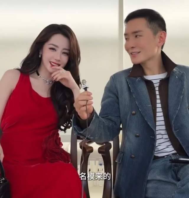 迪丽热巴回应被夸最近走秀功力见长?笑称“名模来的”