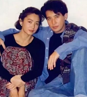 她18岁爱上他时他已经有家室，从少女等到38岁也没等来一场婚礼；1994年她转身嫁给了别人，秦汉此后一直单身_中国娱乐网_内地香港澳门台湾电影电视歌曲娱乐明星新闻