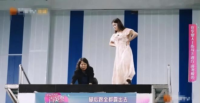 被全网心疼的奥运冠军,为什么转头替妈妈道了歉?
