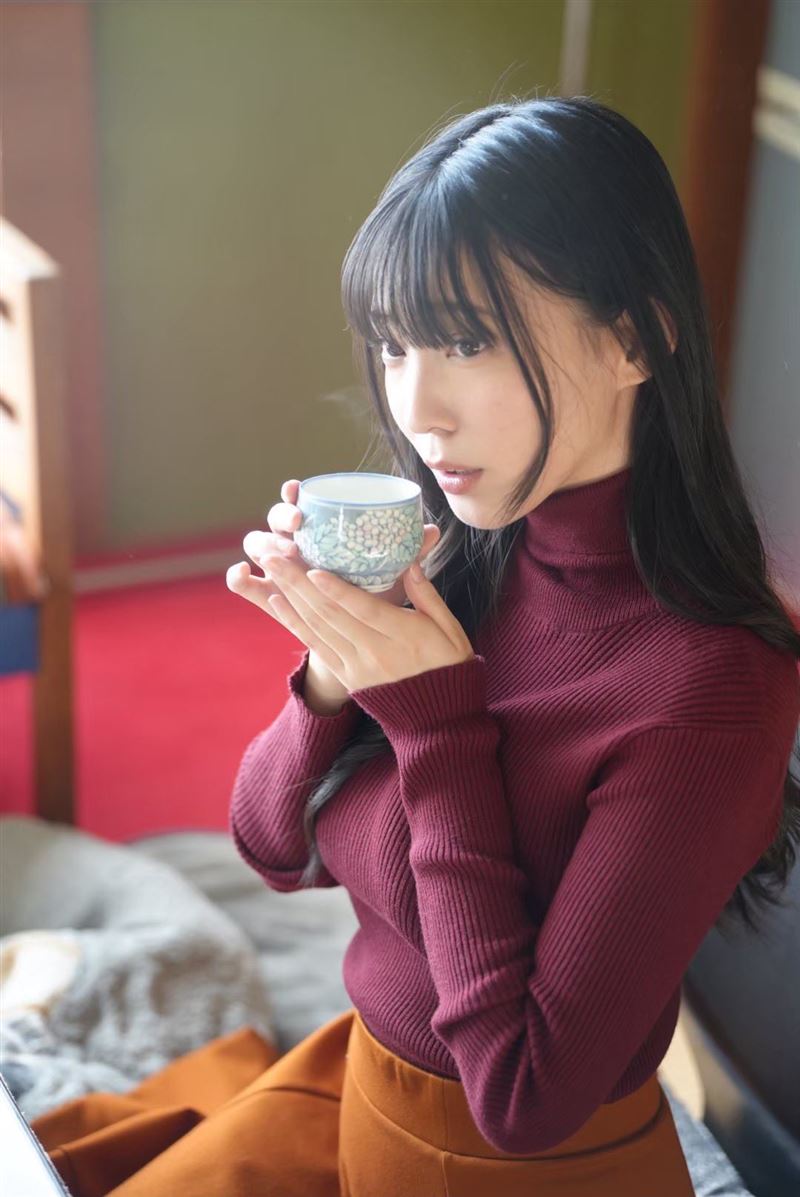 女优紫堂留衣（紫堂るい）从童星出身，曾转战补教界当老师。（图／翻摄自X平台 @rui_shido）