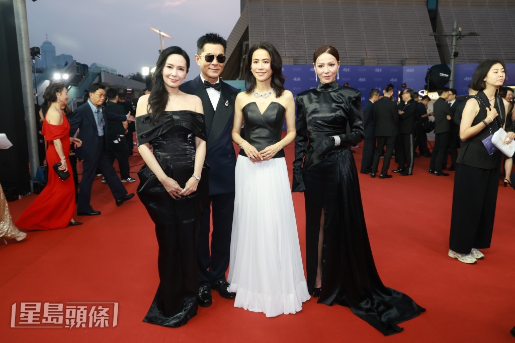 郭羡妮、古天乐、宣萱、滕丽名再度合体拍电影版《寻秦记》，一同亮相香港电影金像奖，成为热话。