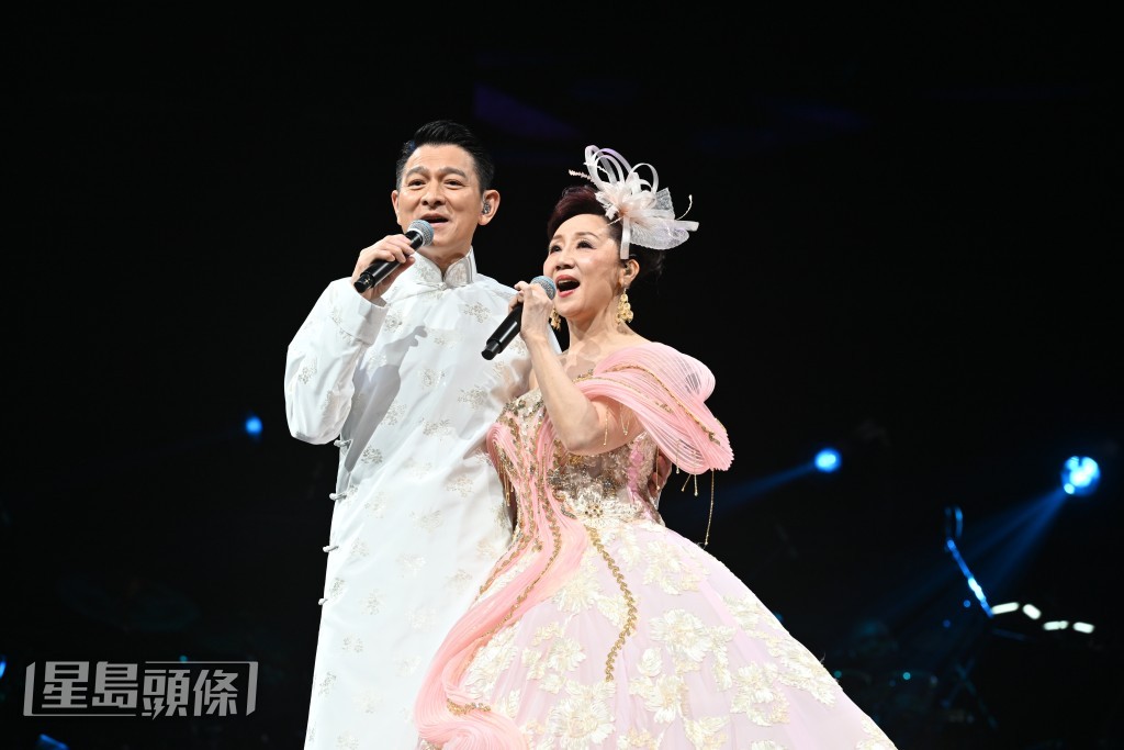 红馆骚有刘德华做嘉宾，合唱《情义两心坚》掀高潮。