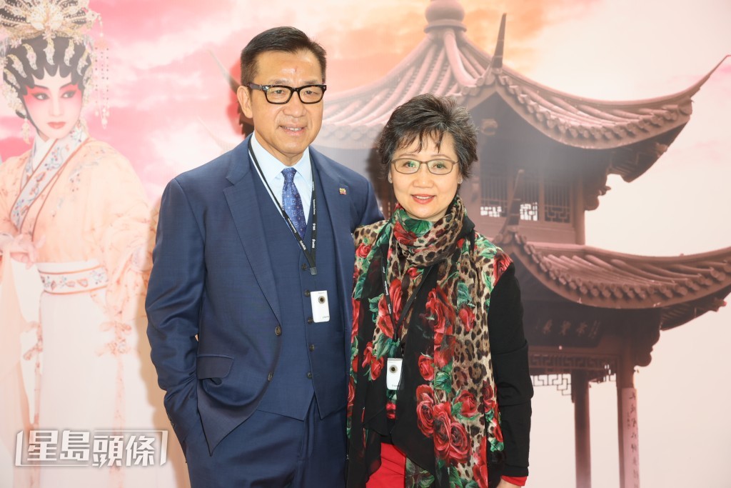 张德兰同丈夫杨伟诚总是形影不离出席公开场合。