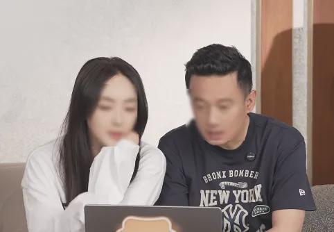 “戏里”是父女，“戏外”是夫妻，他们俩关系公开时，孩子都8岁了！如今两人合体直播，羡煞旁人！