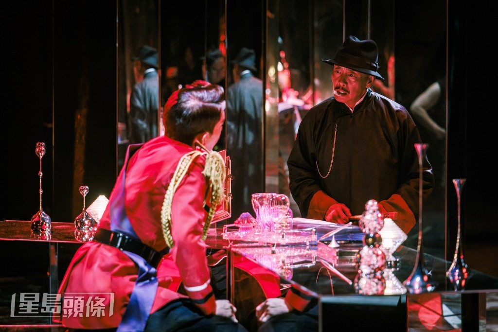 剧中，杜哥饰演富翁石松，乃处理阴阳两界委託、诉讼事务。