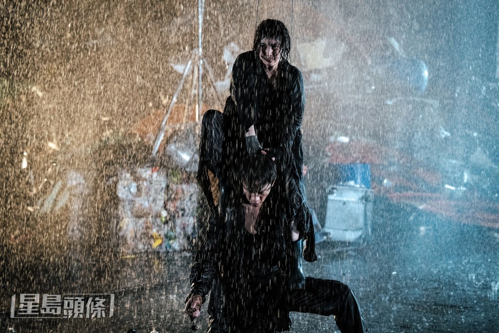 超仪透露与张文杰拍摄的雨中打斗戏难度甚高，她更不慎真的打到对方。
