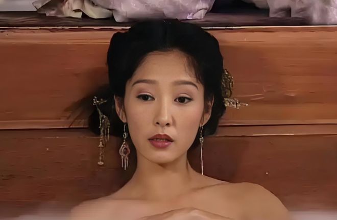 最美“李莫愁”的荒唐半生:18岁未婚生子,在民政局门口等了一上午,男人只说了句“离婚证忘带了”,如今61岁的她,说扫街都行