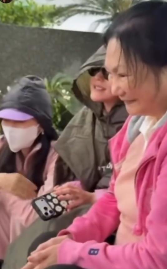 大S冥诞家人好友墓前庆生!具俊晔做了家常菜,小S:明年就多了一个超级巨星妹妹