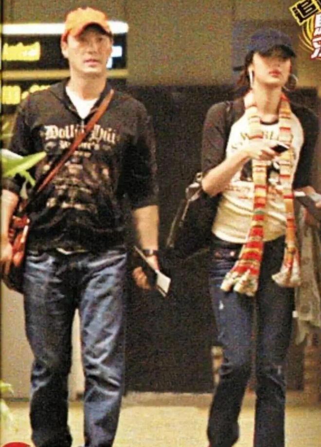 黎明现任妻子陈泳仪,单看长相和气质,确实比不上前任乐基儿,算不上惊艳,但胜在一脸旺夫相