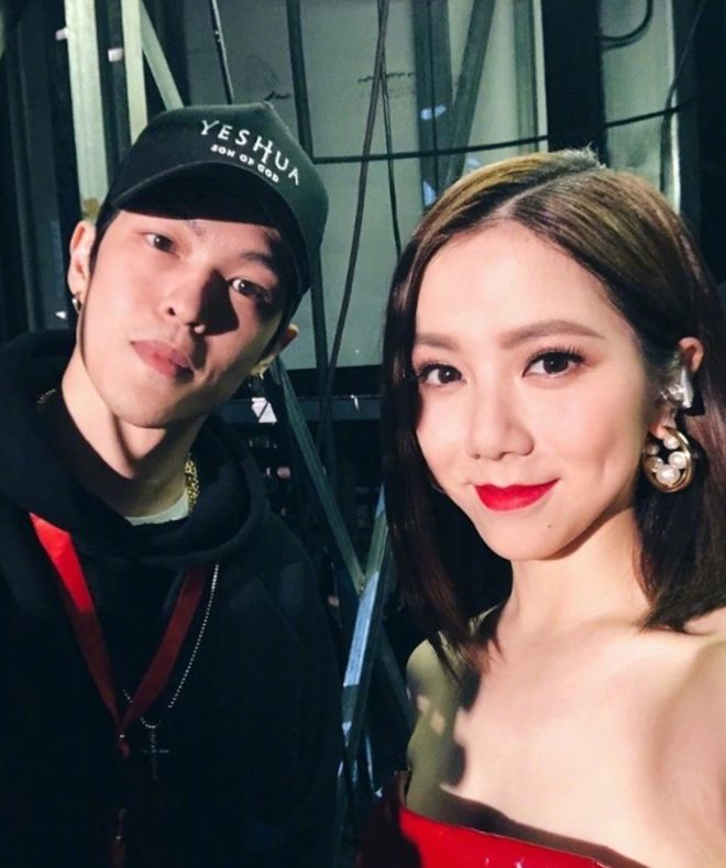 港媒曝邓紫棋与男友低调结婚，经纪公司未辟谣，仅以艺人的私生活没有回应