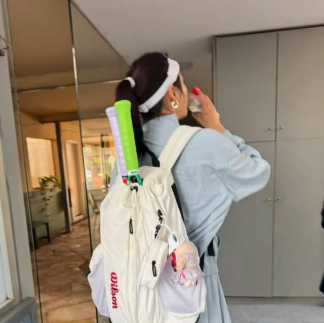 关晓彤打网球两小时只用4个球,中途只喝了一次水