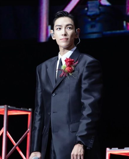 T.O.P认爱Nana高雄票房崩盘？「目前仍有票」複製太阳闵孝琳恋爱剧本_中国娱乐网_内地香港澳门台湾电影电视歌曲娱乐明星新闻